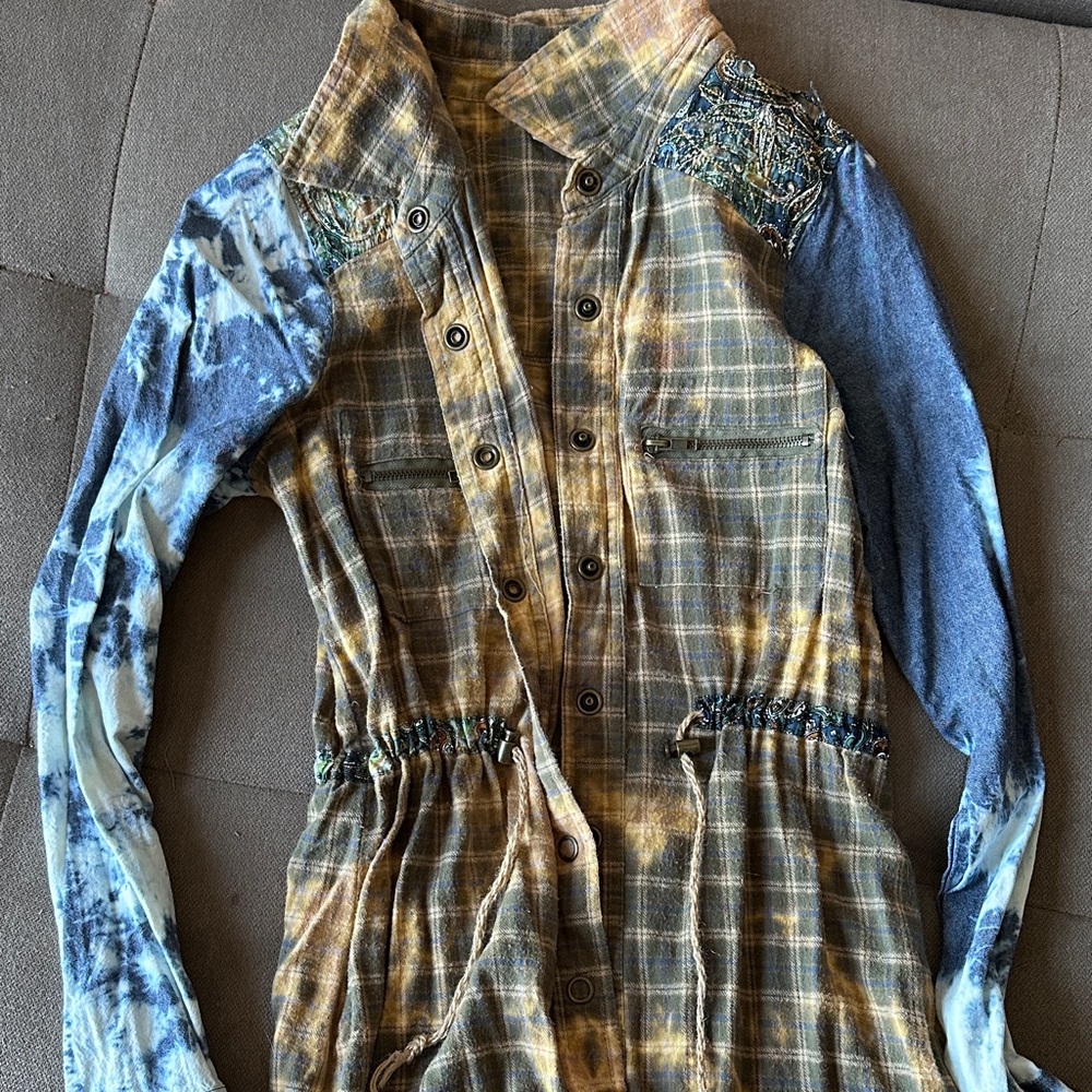 Gimmicks by BKE Plaid and Tie-Dye Long Sleeve Top